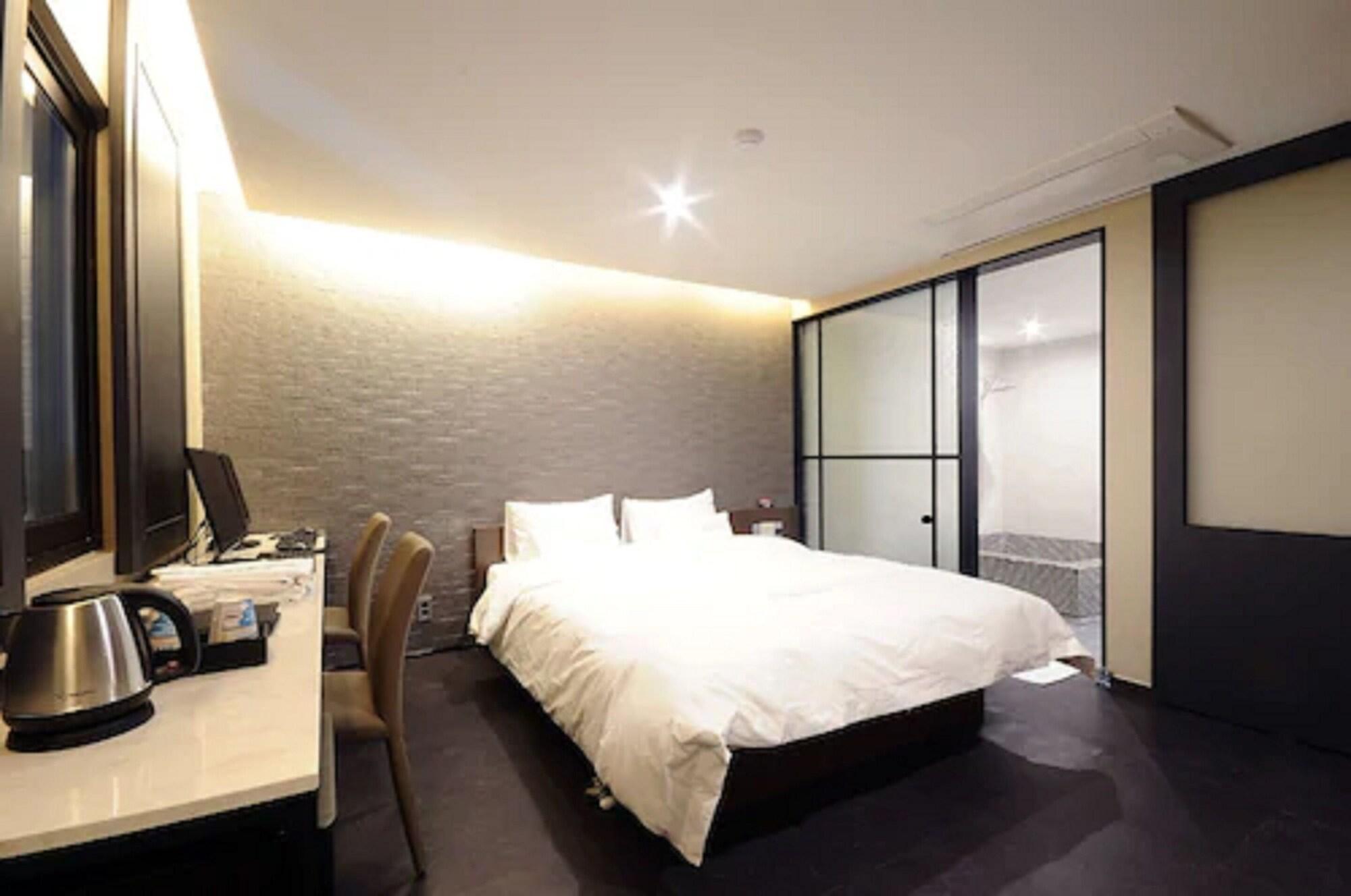 Queens Hotel Seomyeon Busan Extérieur photo